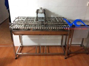 Máy chiết rót đóng chai bán tự động Việt Nam
